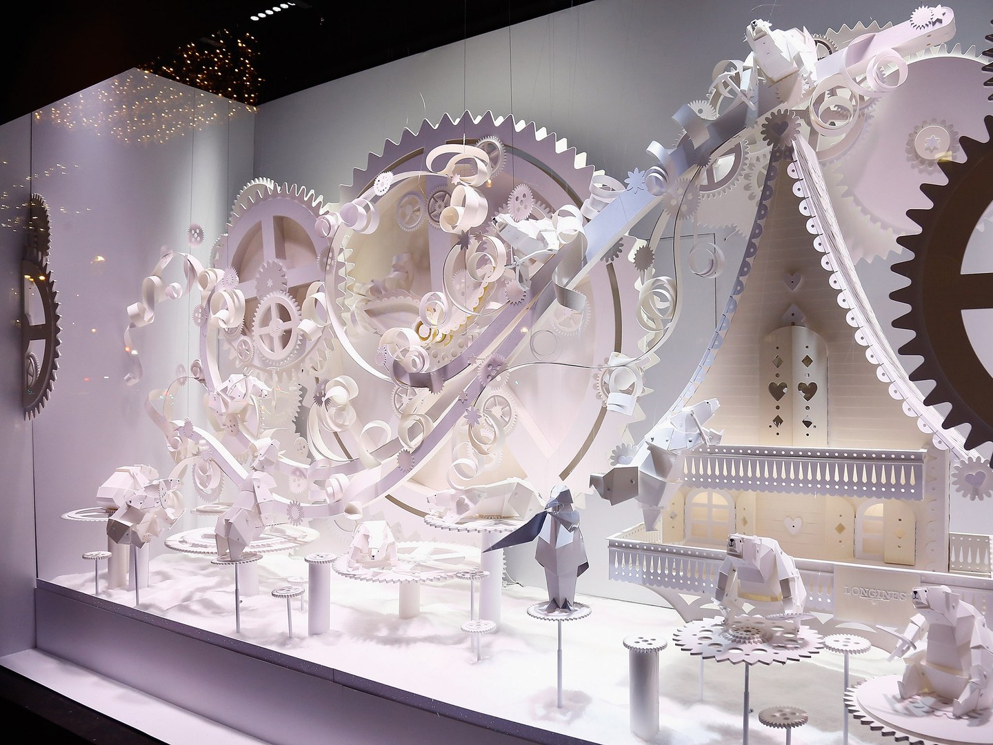 holiday-windows-galeries-lafayette-gettyimages-621795162