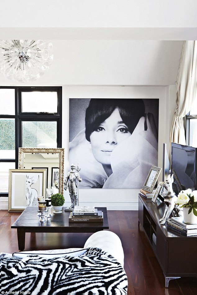 2D1A5D5200000578-3296791-Megan_s_work_takes_its_inspiration_from_classic_beauties_such_as-a-145_1446211099616