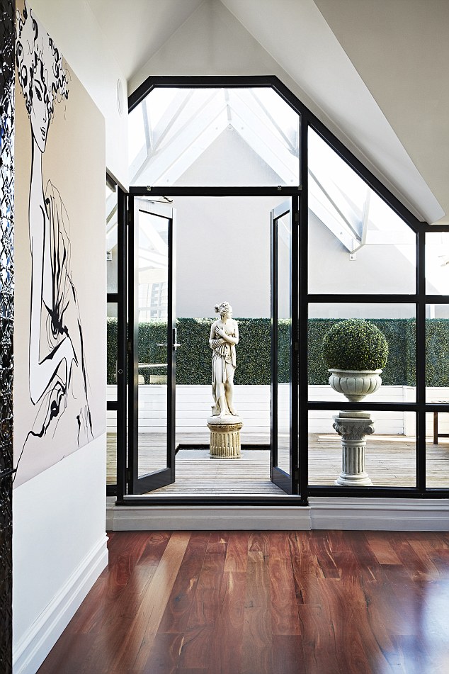 2D1A5D6C00000578-3296791-image-a-140_1446210923883