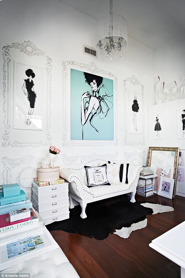 2D1A637400000578-3296791-_My_studio_at_home_is_small_but_very_creative_it_has_such_a_posi-a-153_1446211441228