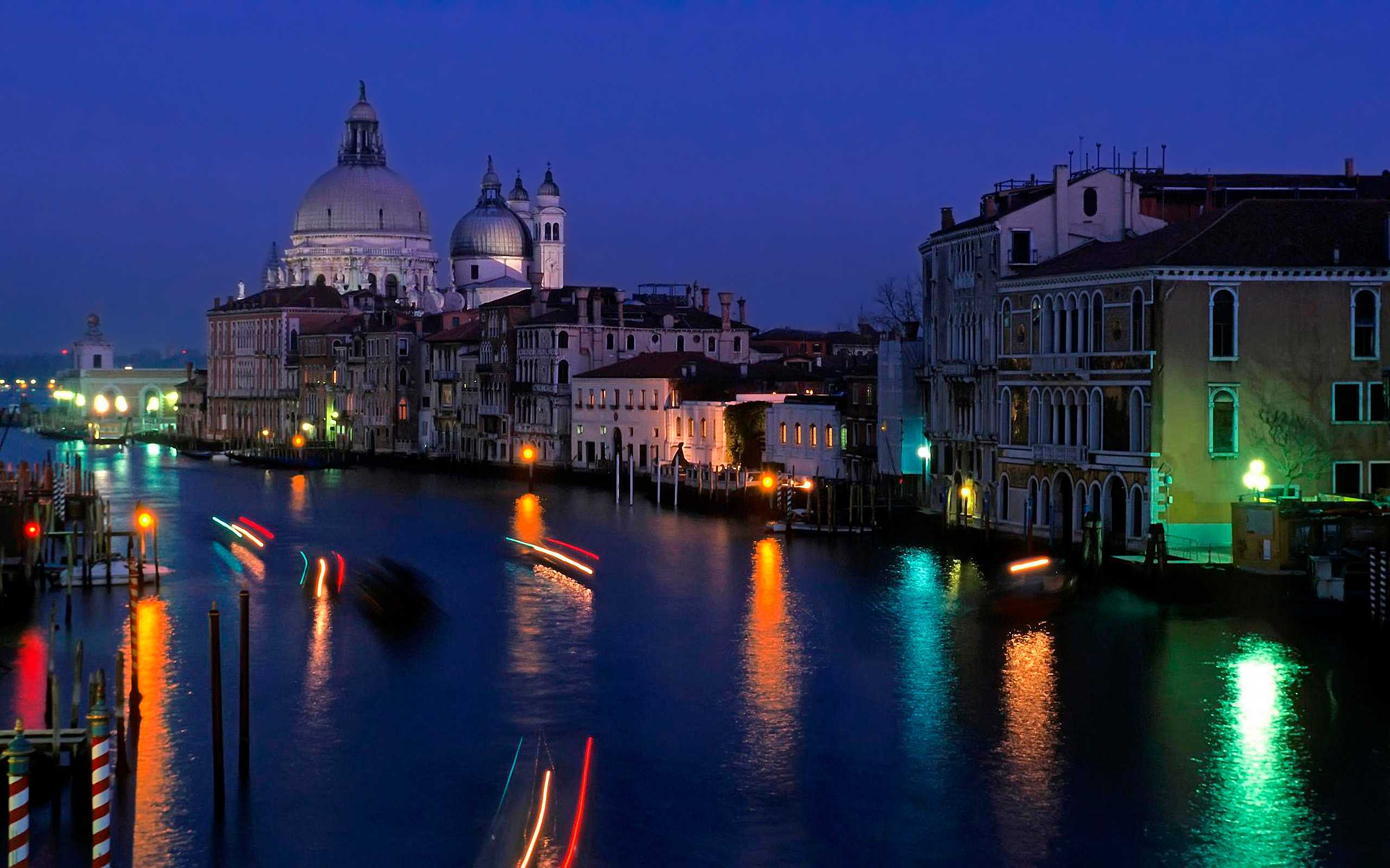Venice-Italy-Grand-Canal-at-Night-Pictures
