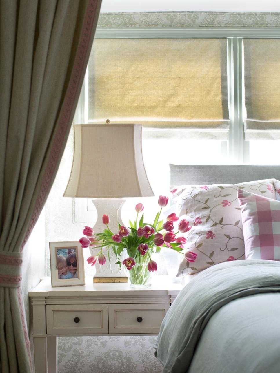 BPF_Spring-House_interior_cottage-bedroom-decor_fabrics_v.jpg.rend.hgtvcom.966.1288