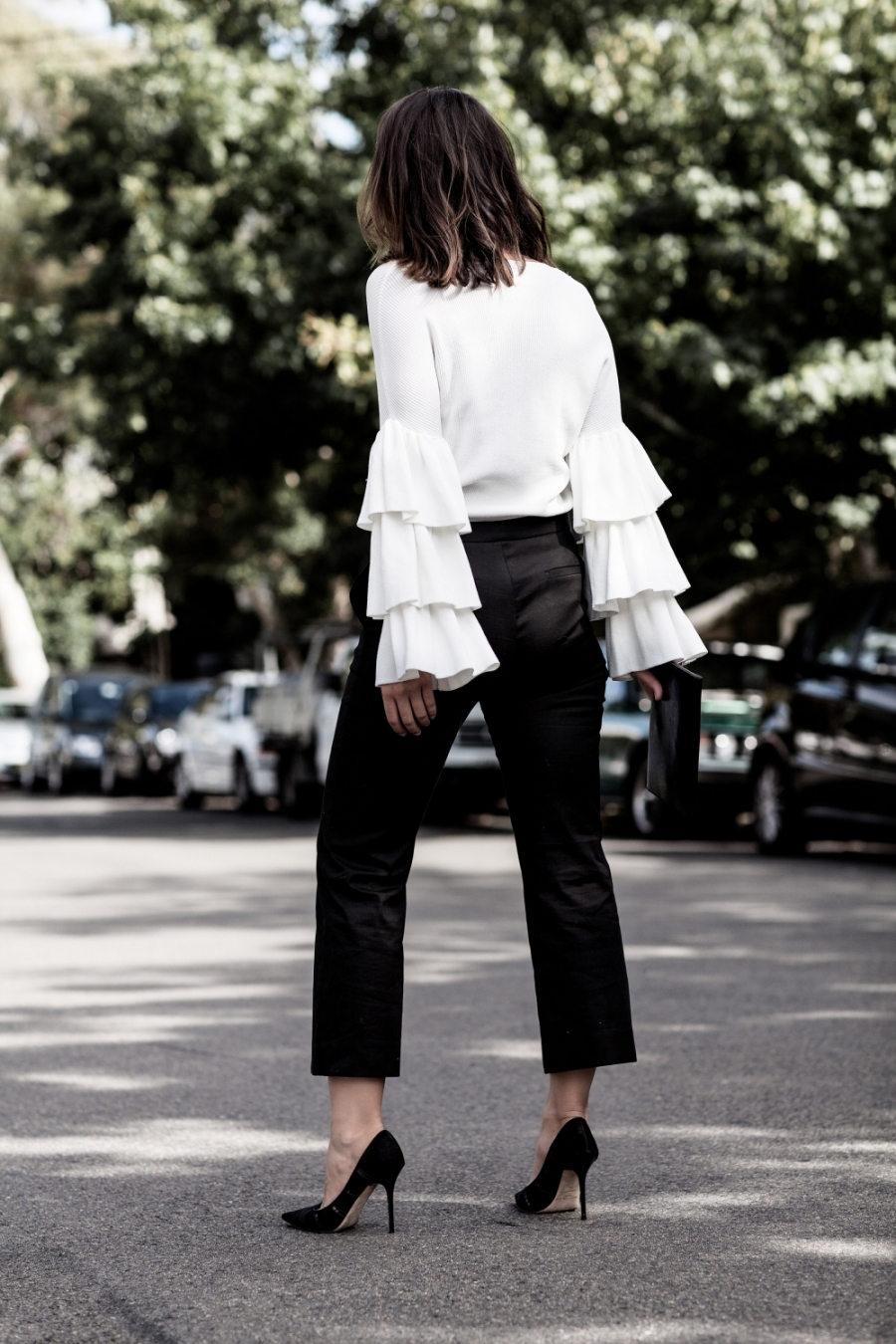 harper-and-harley_ruffle-white-top-sleeves_cropped-pants_style_outfit_3-mmvyse4emibxyq4fzsqsjaj8821ks4wdt3twr68530