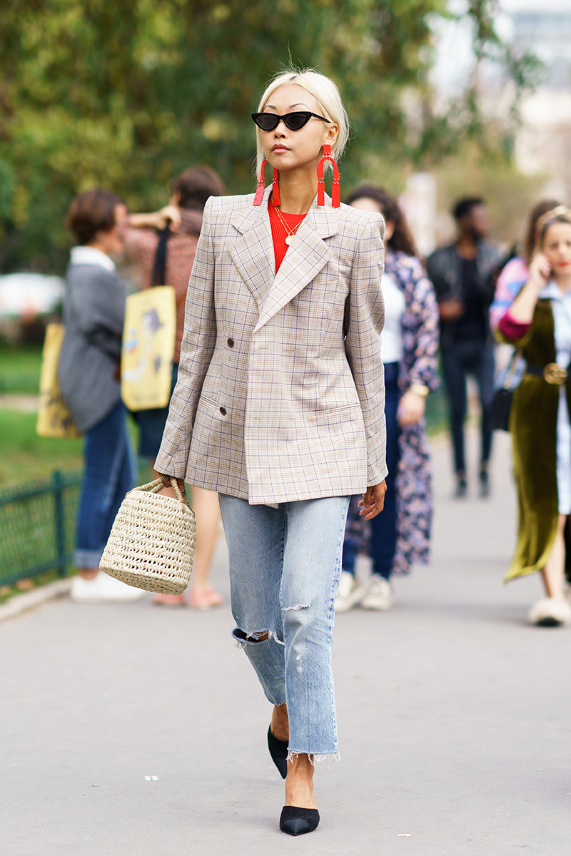 A chic showgoer arriving at the Maison Margiela runway show during Paris Fashion Week - Sep 27, 2017 - Photo: Runway Manhattan/Grace Lunn ***For Editorial Use Only***