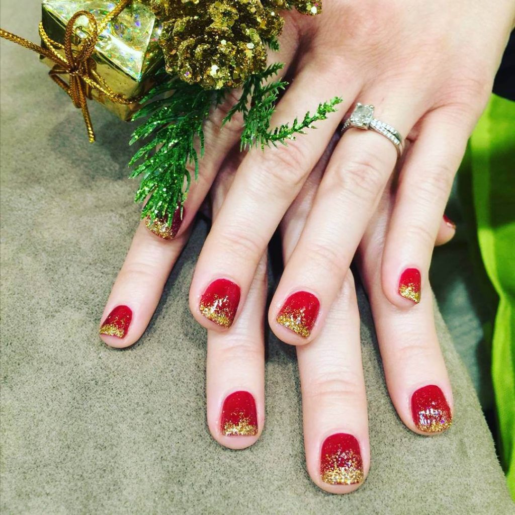 Red-and-Gold-Holiday-Nail-Art-1