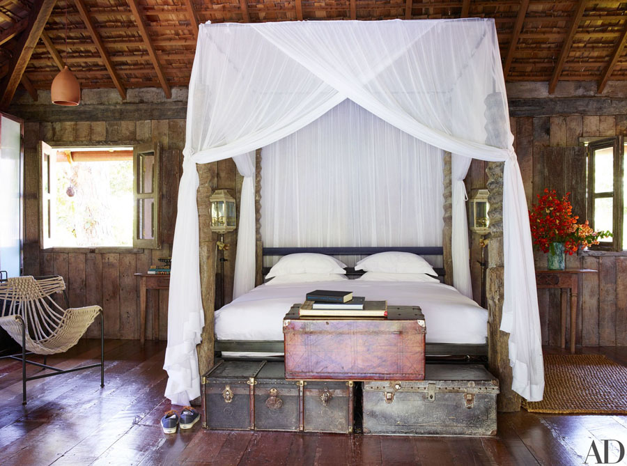 0816-anderson-cooper-trancoso-brazil-11