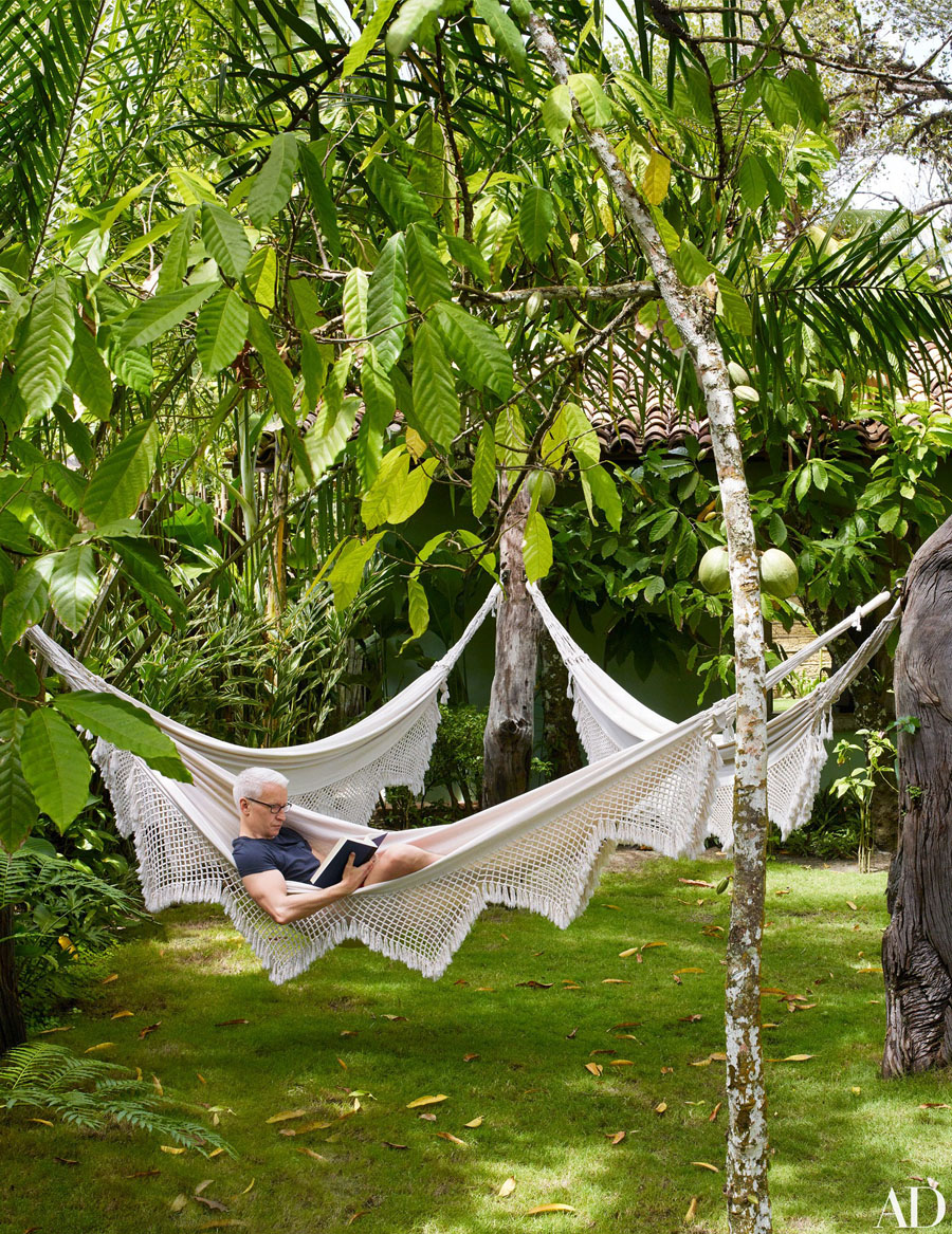 0816-anderson-cooper-trancoso-brazil-13