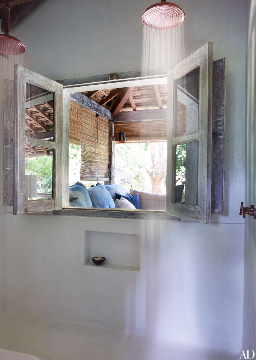 0816-anderson-cooper-trancoso-brazil-19