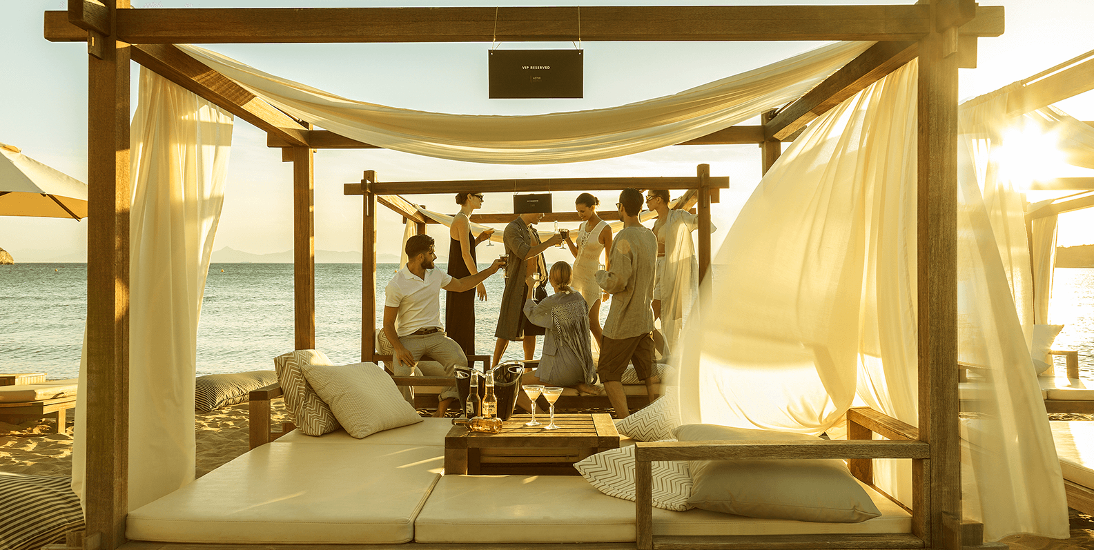 sunbeds_1585x797_03_tiny