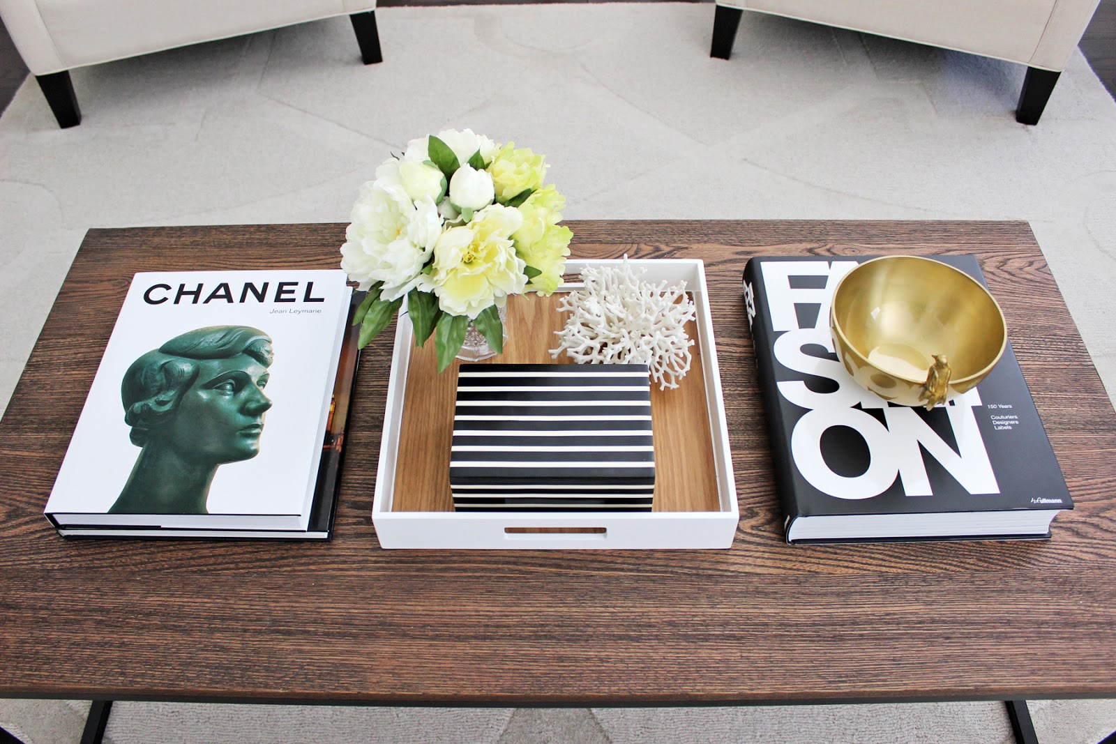 stylish-black-white-coffee-table-books2