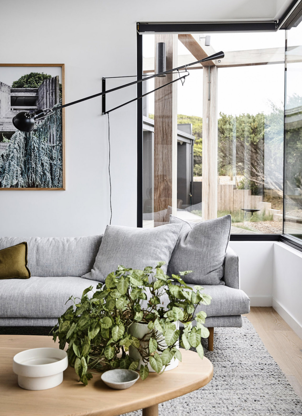 Bobby-Berk_Home-Tour_Interiors_Australia_Beach_Bright_Clean_1