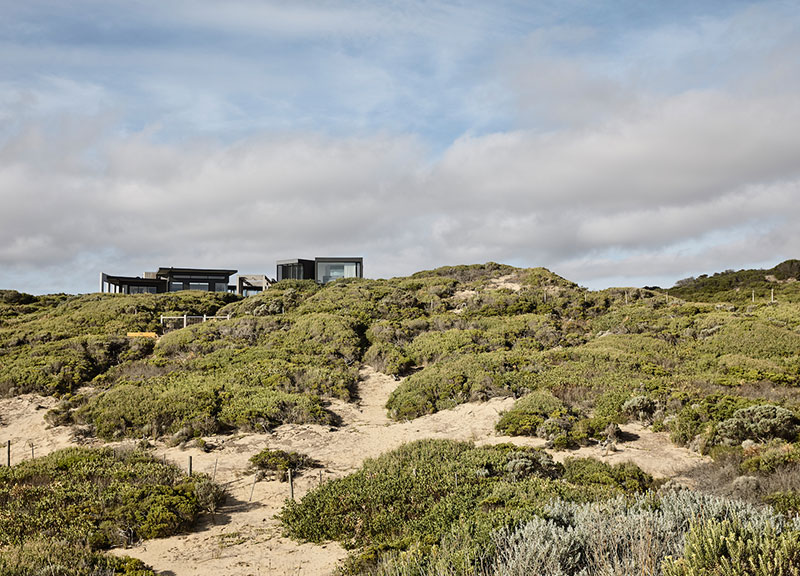 modern-house-by-the-ocean-australia-pufkhomes-1