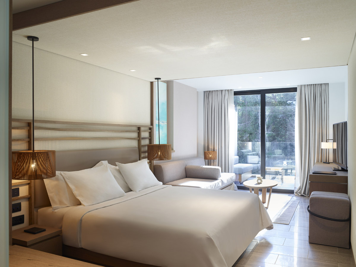 Angsana Corfu_Achilleion_Hill_View_Grand_Room (Credits Vaggelis Paterakis)