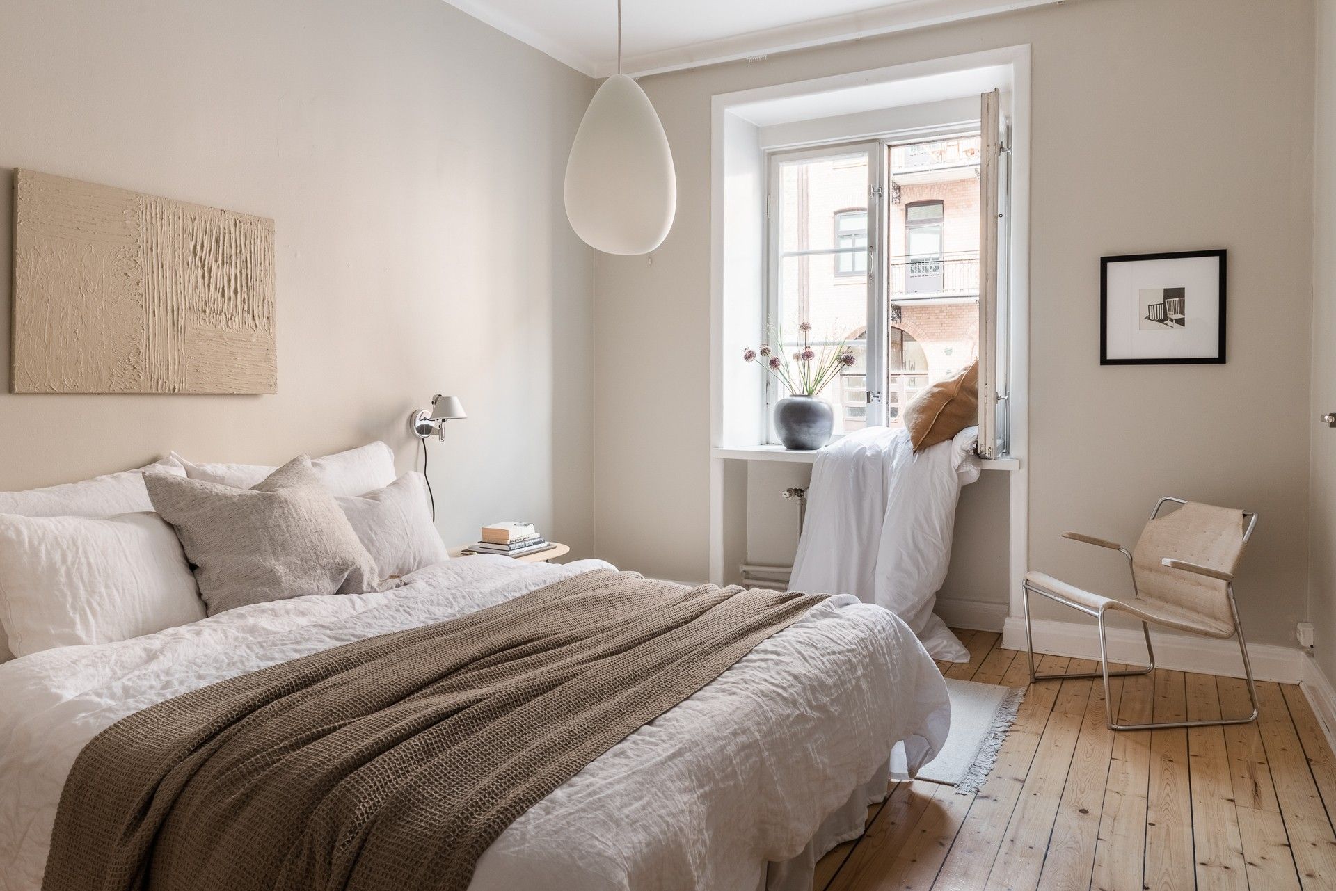 light-pink-scandinavian-bedroom-design-with-light-floorboards-and-white-bedding