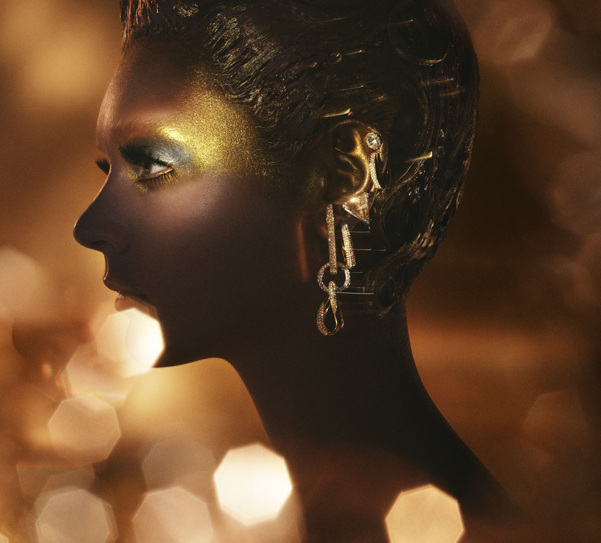 B2C_BRAND_VISUAL-HOLIDAY-SHOT-4-EAR_OF_GL_72DPI_RGB