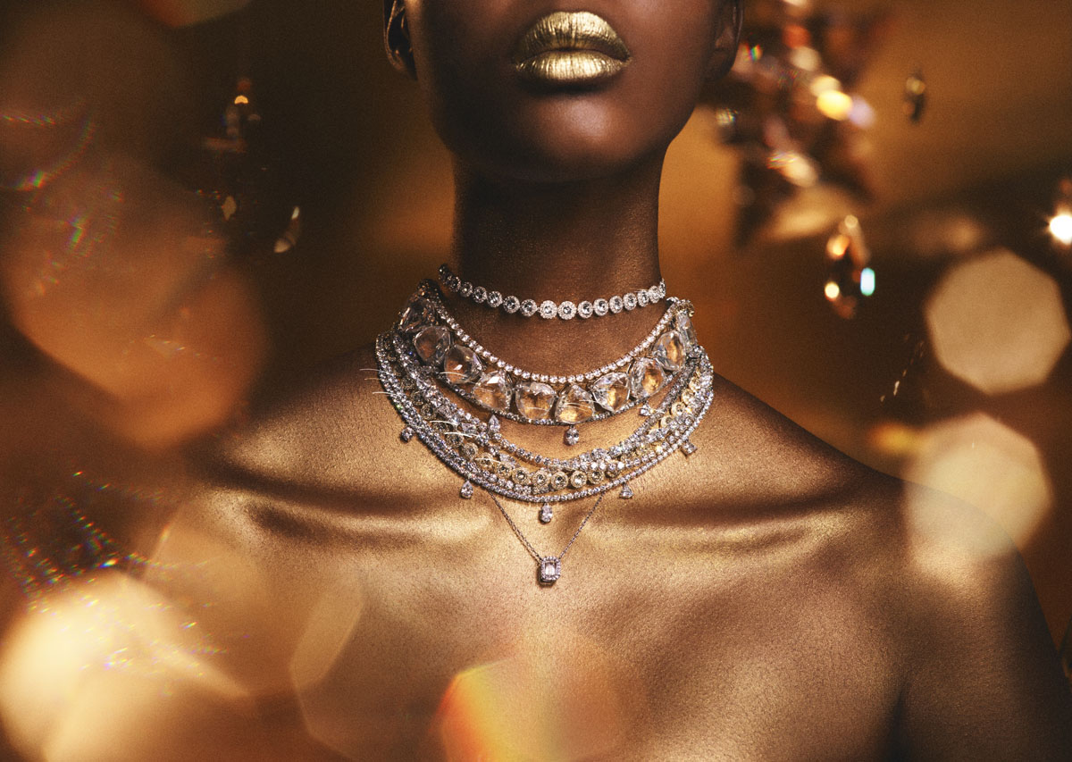 B2C_BRAND_VISUAL-HOLIDAY-SHOT-6-NECK_OF_GL_72DPI_RGB