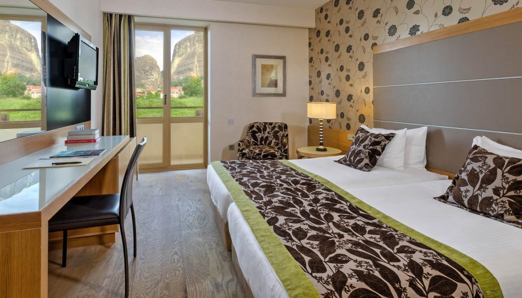 divani-meteora-hotel-deluxe-suite-02