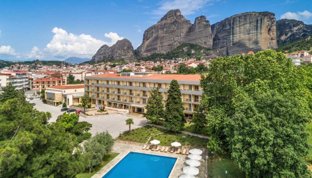 divani-meteora-hotel-exterior-view-meteora-02