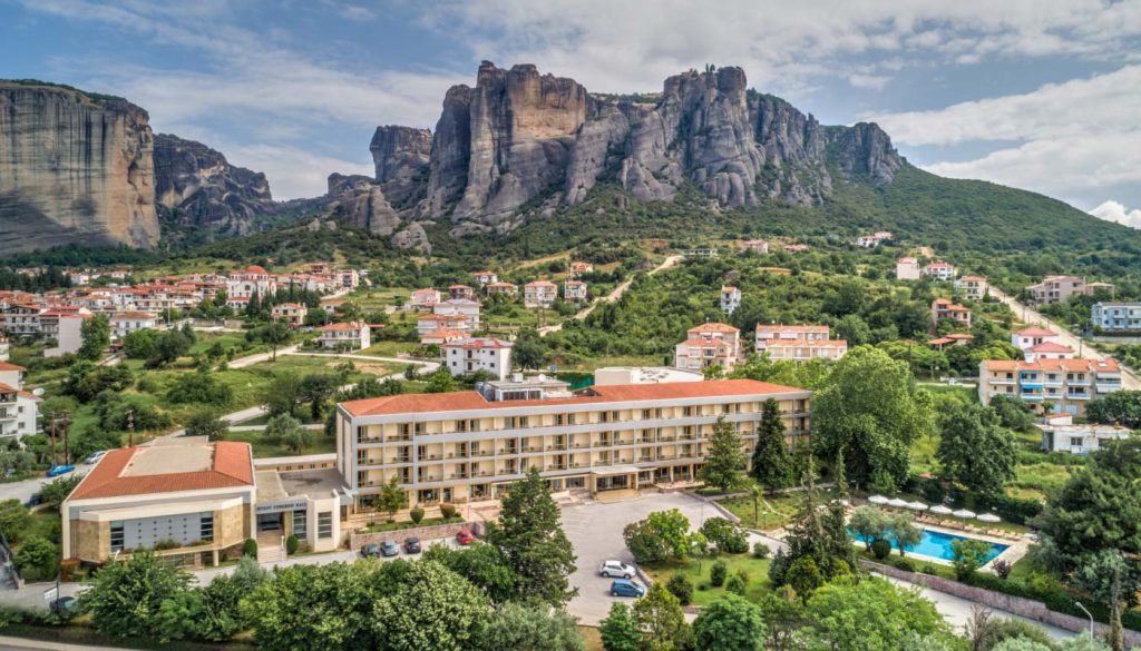 divani-meteora-hotel-exterior-view-meteora-07