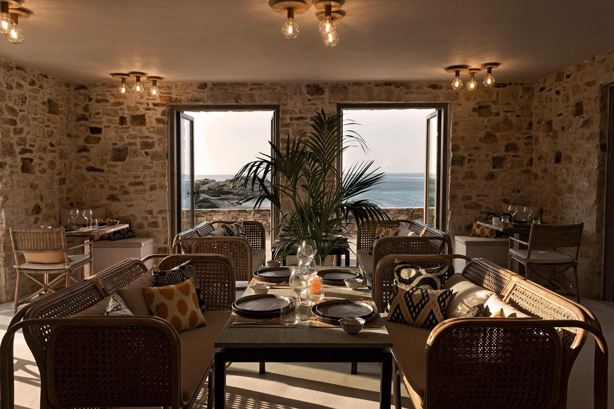 the-rooster-antiparos-restaurant-scaled-1662x1108x0x0x1662x1108x1643647064