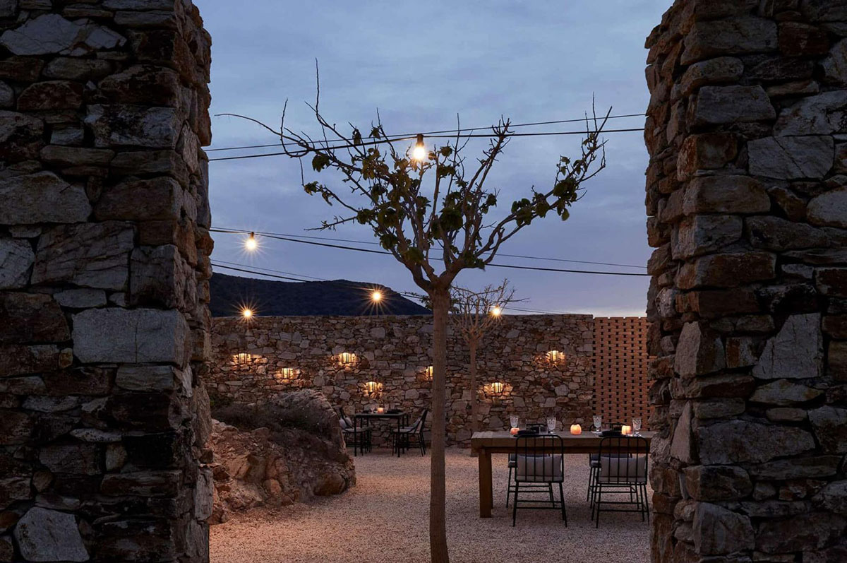 the-rooster-antiparos-secret-garden-1662x1214x0x54x1662x1104x1643647060