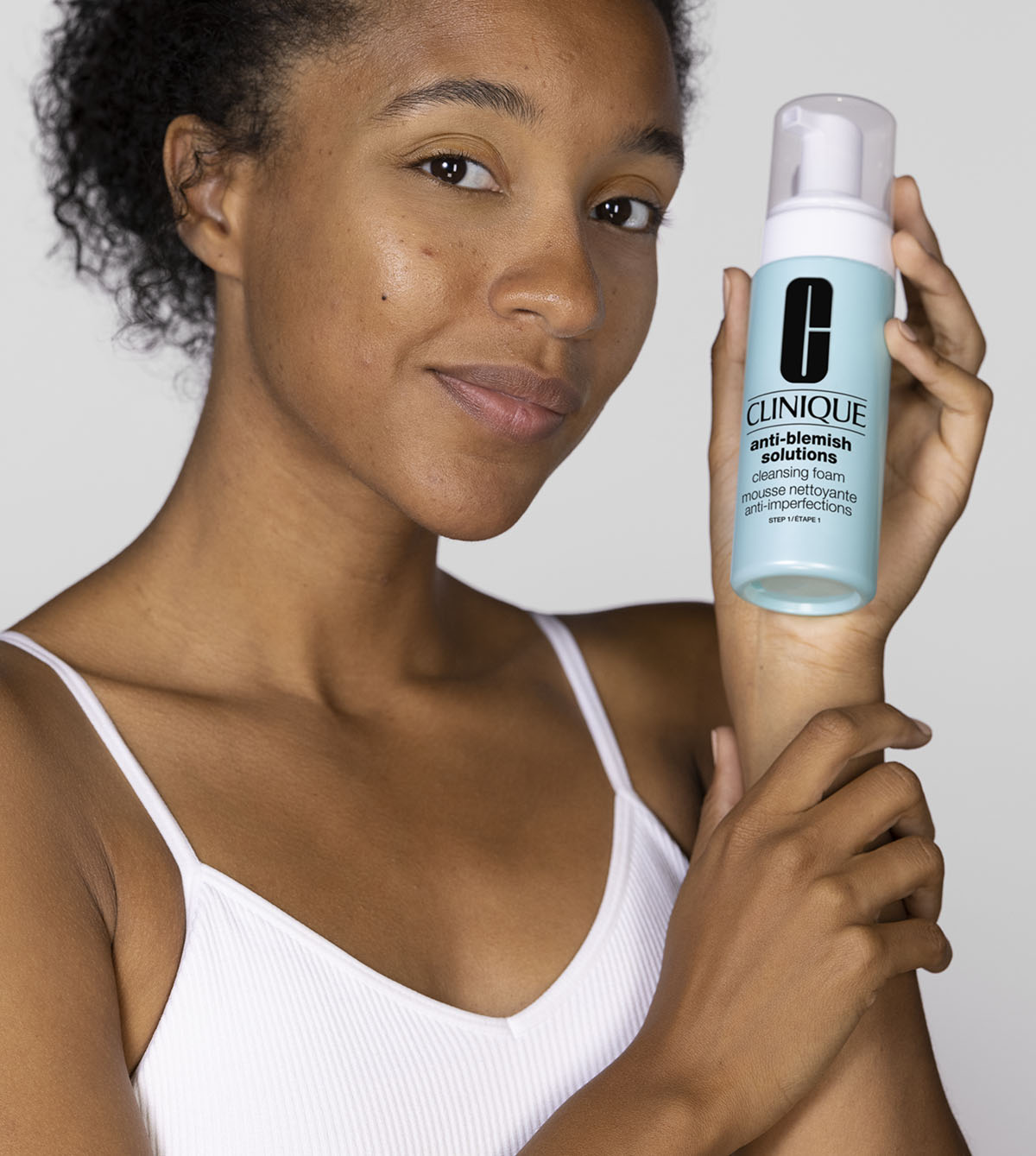 F21 AntiBlemish EMEA_model_cleansing foam_HR RGB