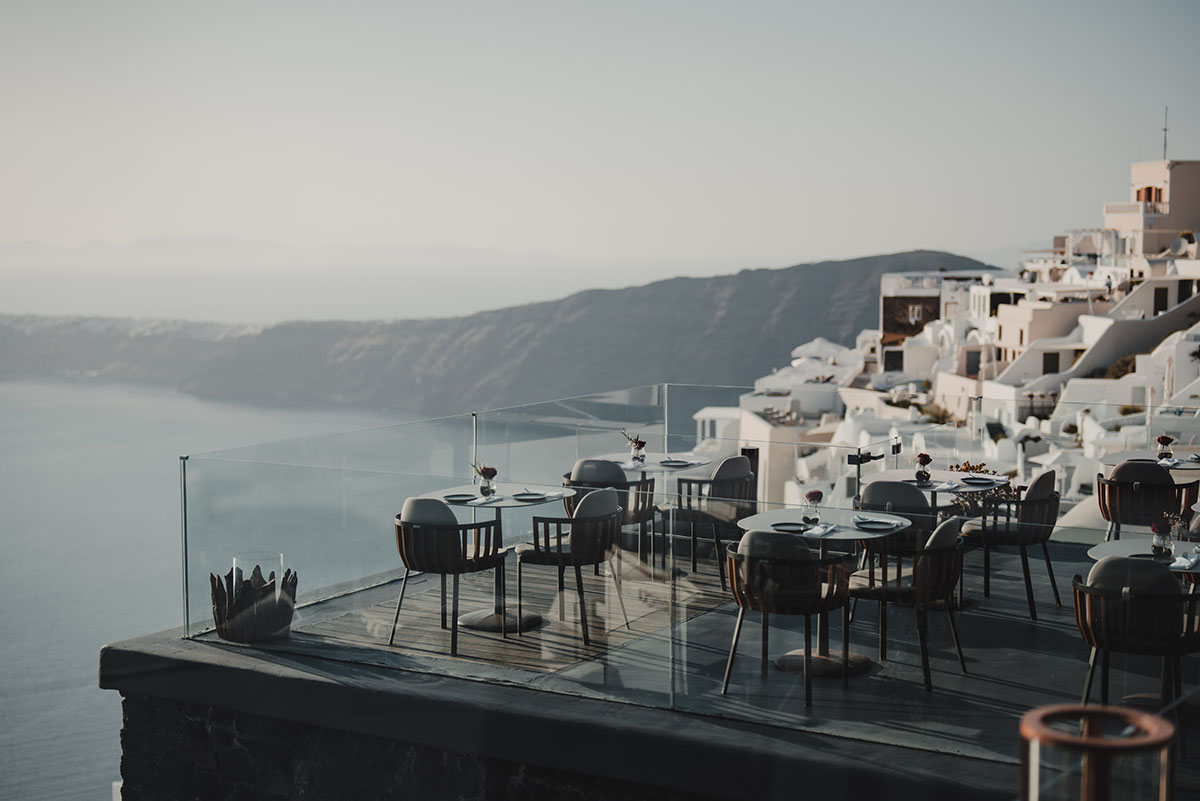 Mavro Restaurant_KIVOTOS Santorini (1)