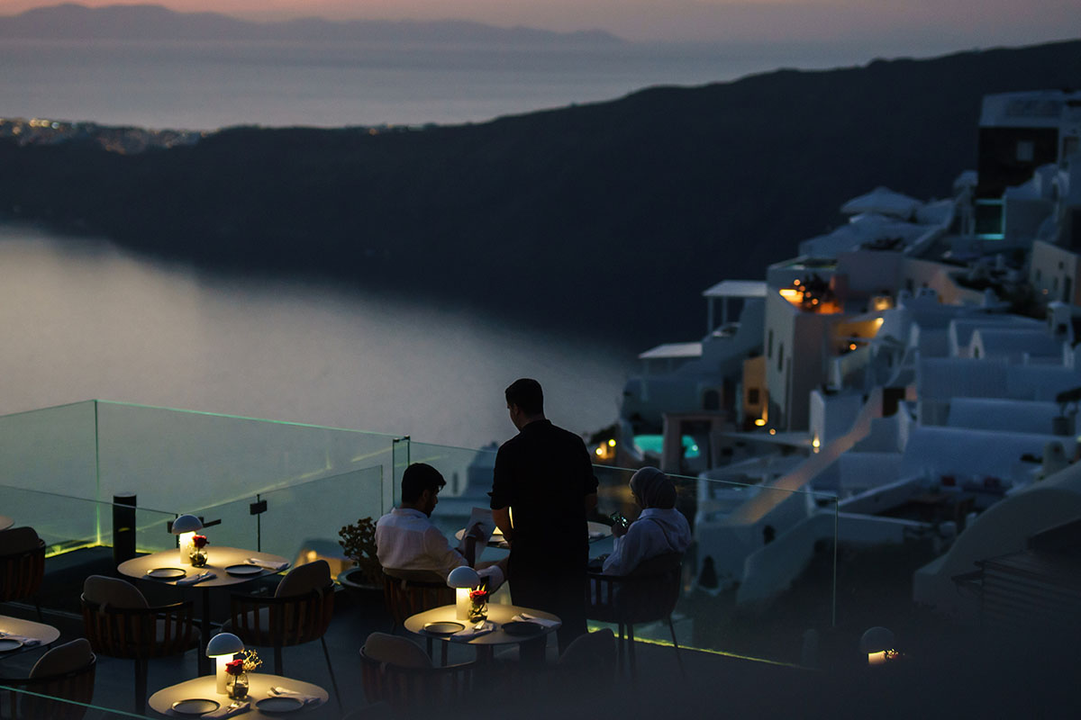 Mavro Restaurant_KIVOTOS Santorini (2)