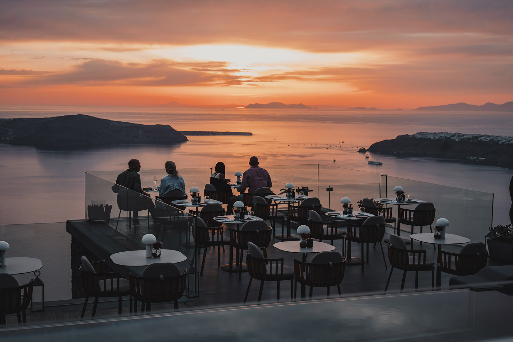 Mavro Restaurant Kivotos Santorini