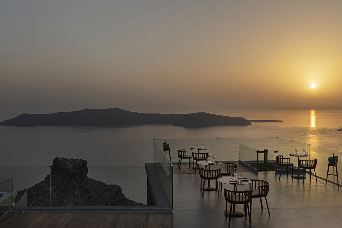 Mavro Restaurant_KIVOTOS Santorini (6)