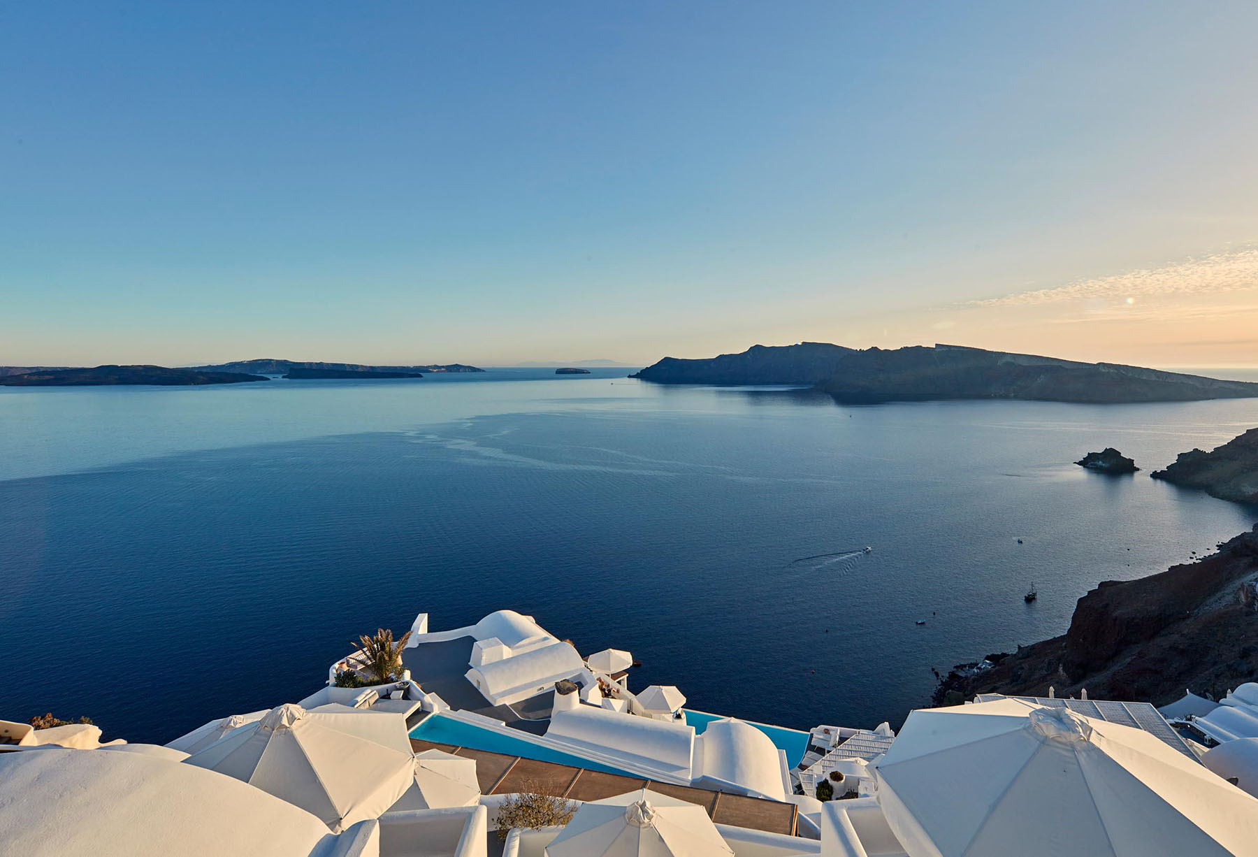 Katikies Santorini και Katikies Mykonos