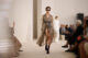 Max Mara SS27: Safari, tailoring και μια νέα ιδέα για τη σύγχρονη πολυτέλεια